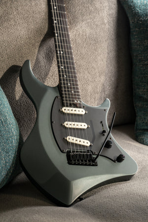 ĒMI 6 // MASTER SERIES // SELENITE