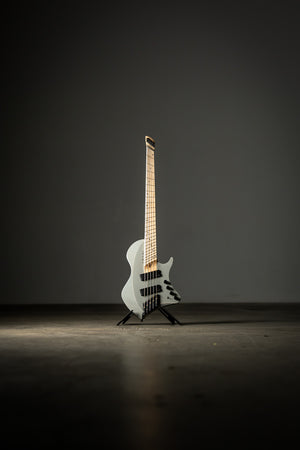 Larada 5 Bass // Master Series // Chalk