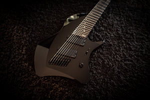 J Larada 8 // Black