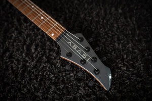 LARADA 6 // Master Series // Selenite