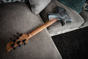 LARADA 6 // Master Series // Selenite