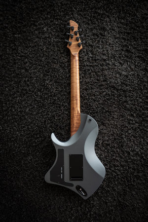 LARADA 6 // Master Series // Selenite