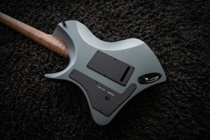 LARADA 6 // Master Series // Selenite