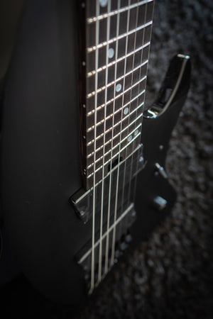 J Larada 7 // Black