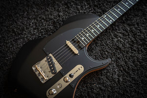 LARADA SPACE T // Black Raven