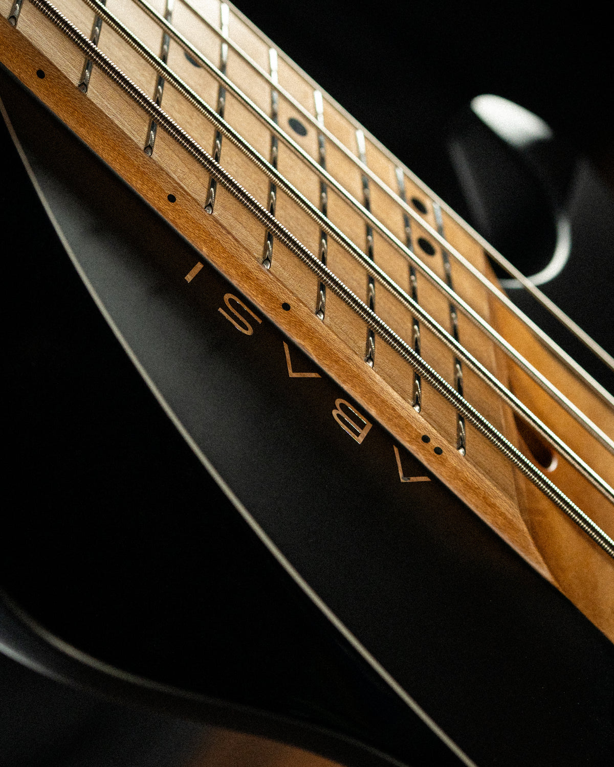 Larada 5 Bass // Master Series // Black