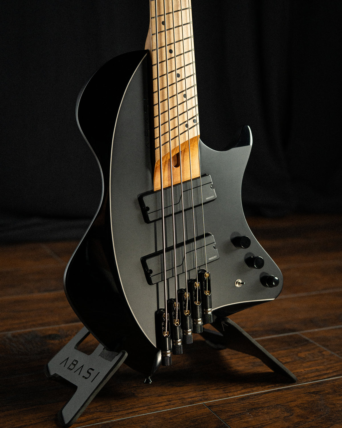 Larada 5 Bass // Master Series // Black
