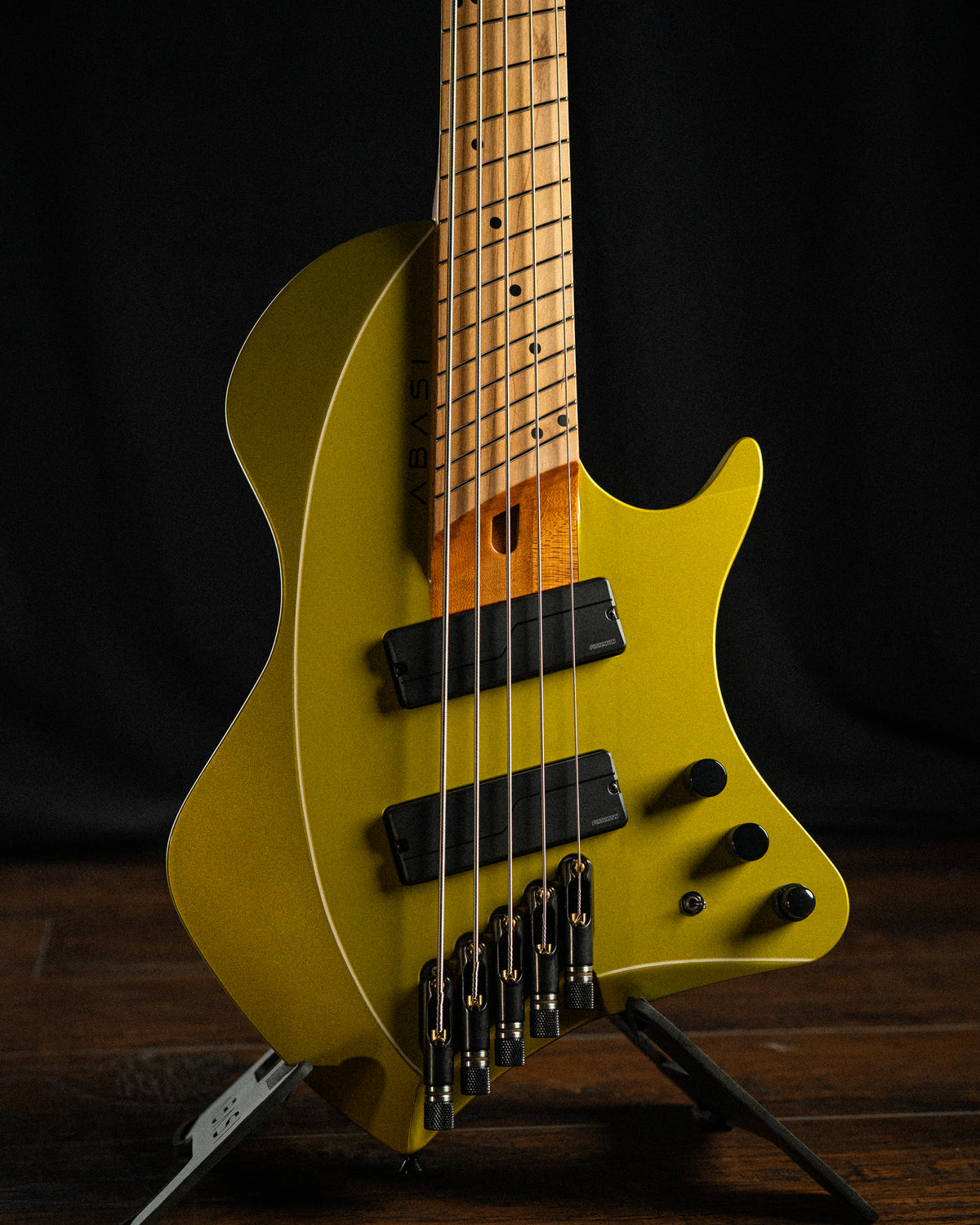 Larada 5 Bass // Master Series // Chartreuse