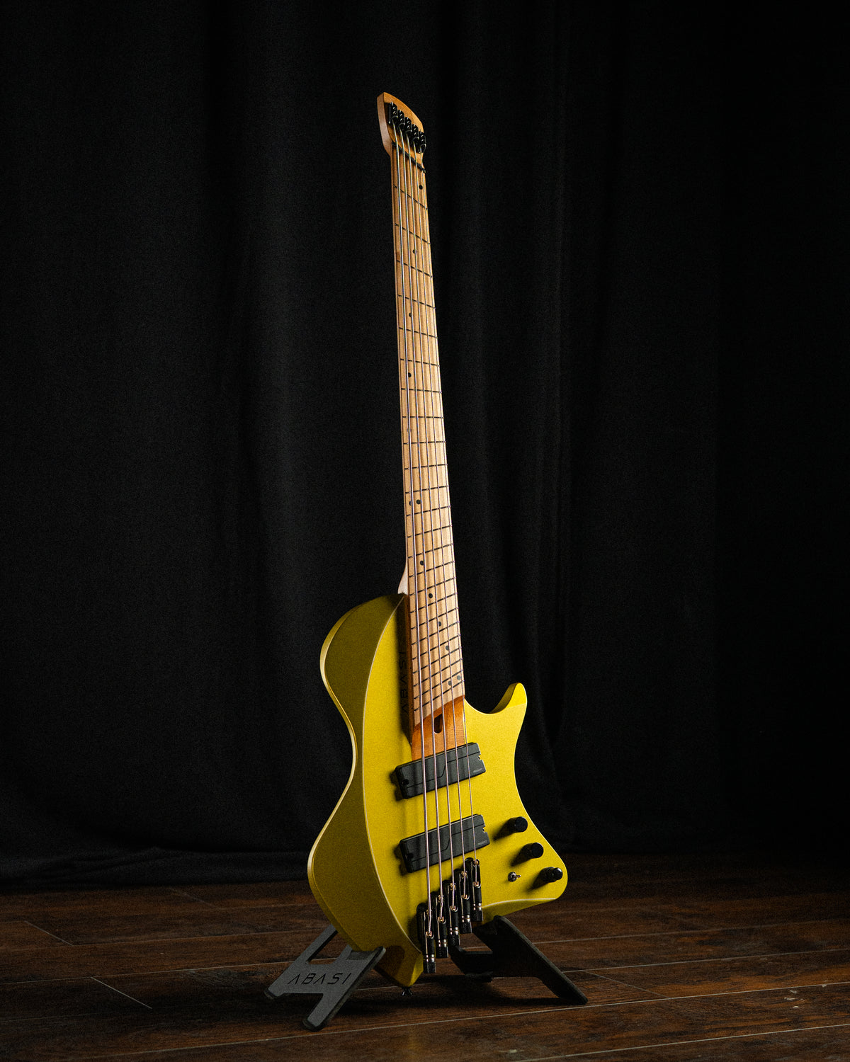 Larada 5 Bass // Master Series // Chartreuse