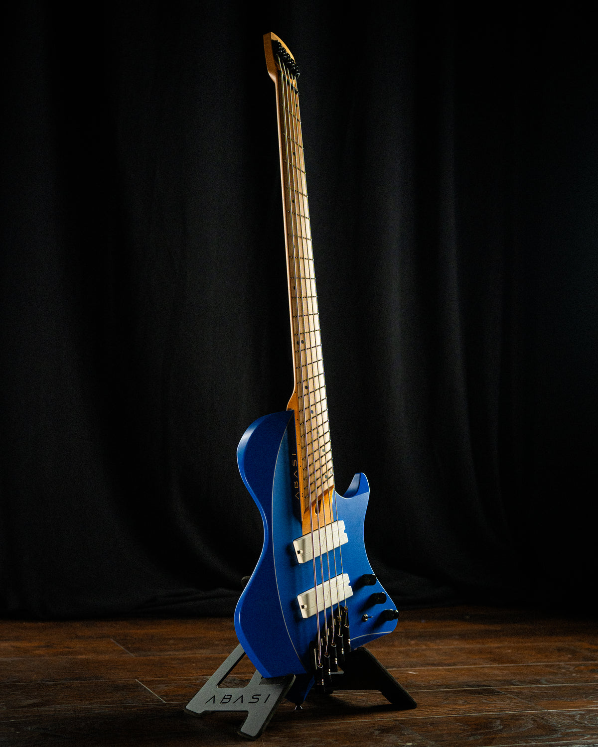 Larada 5 Bass // Master Series // Clarion Blue