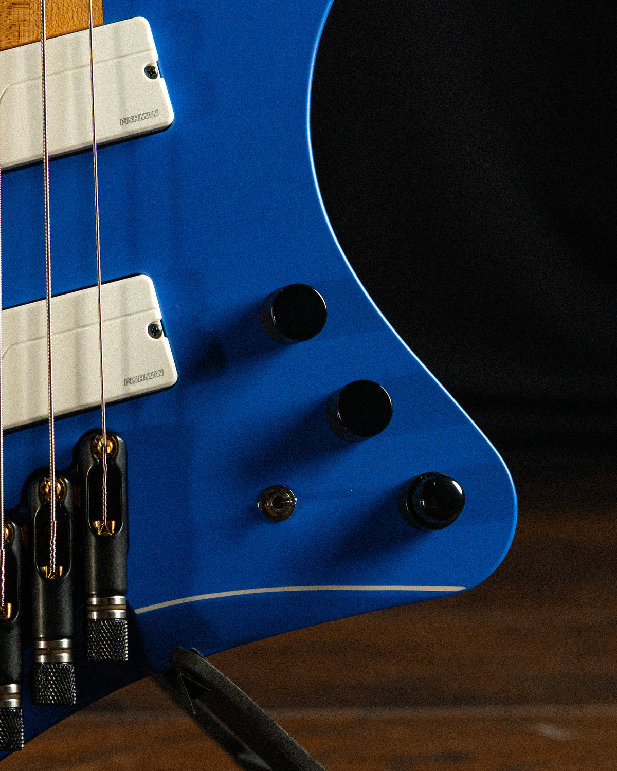Larada 5 Bass // Master Series // Clarion Blue
