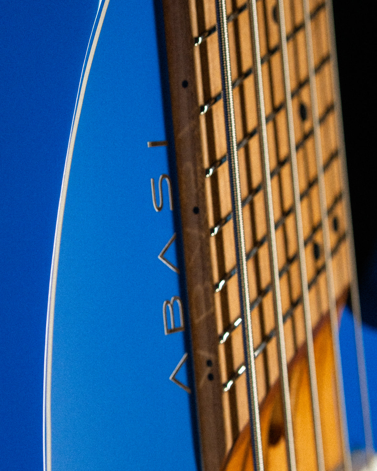 Larada 5 Bass // Master Series // Clarion Blue