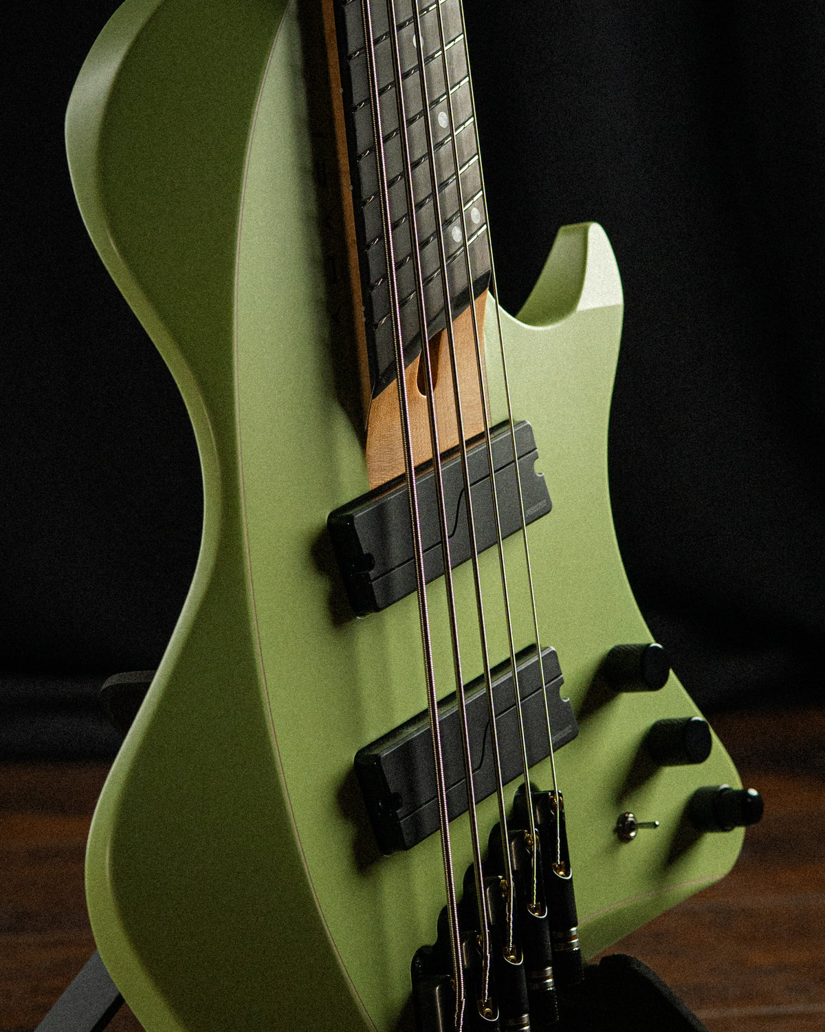 Larada 5 Bass // Master Series // Mint