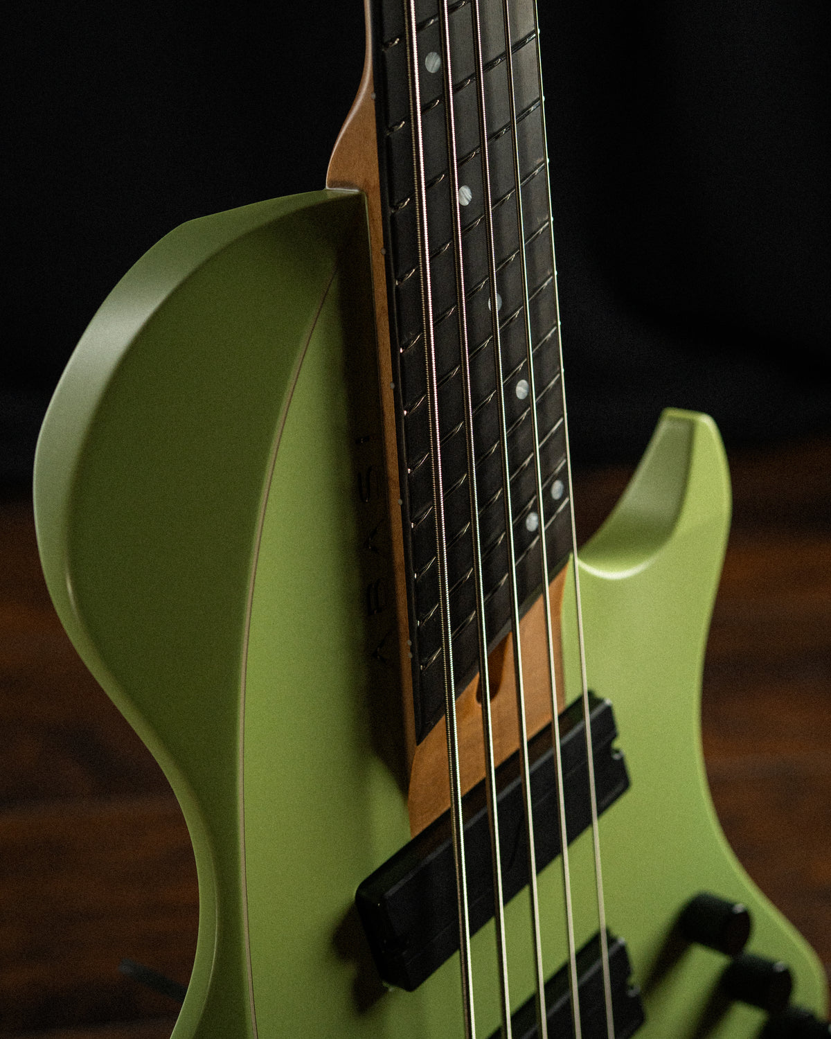 Larada 5 Bass // Master Series // Mint