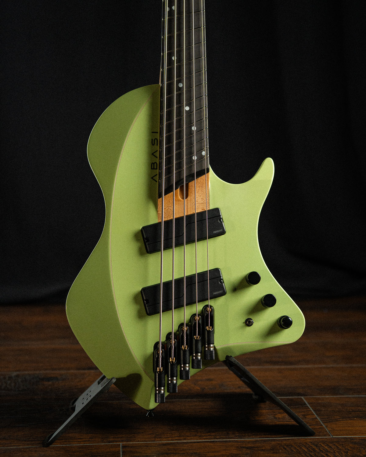 Larada 5 Bass // Master Series // Mint