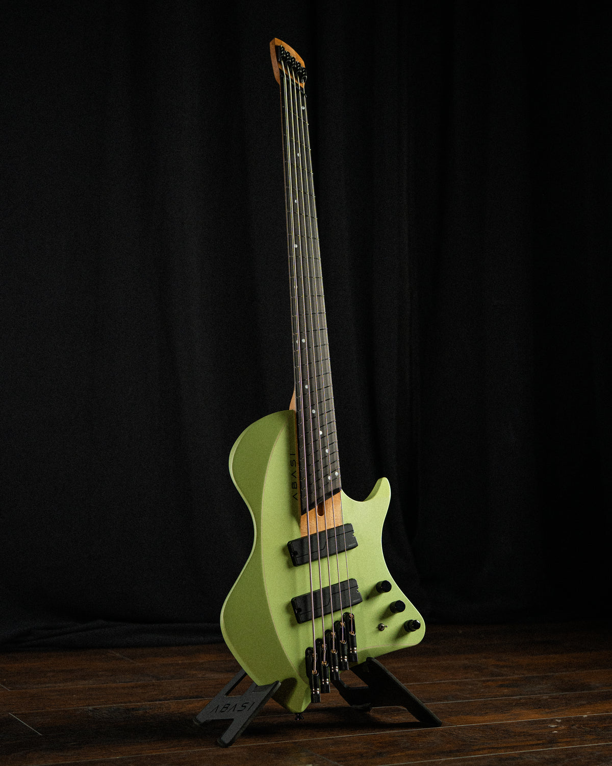 Larada 5 Bass // Master Series // Mint