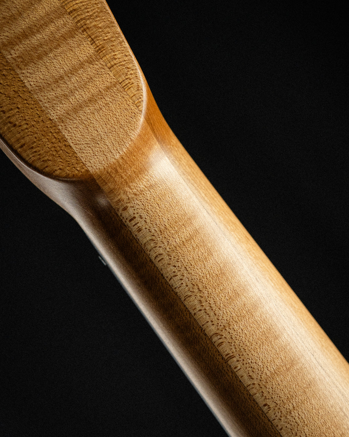 Larada 5 Bass // Master Series // Mint