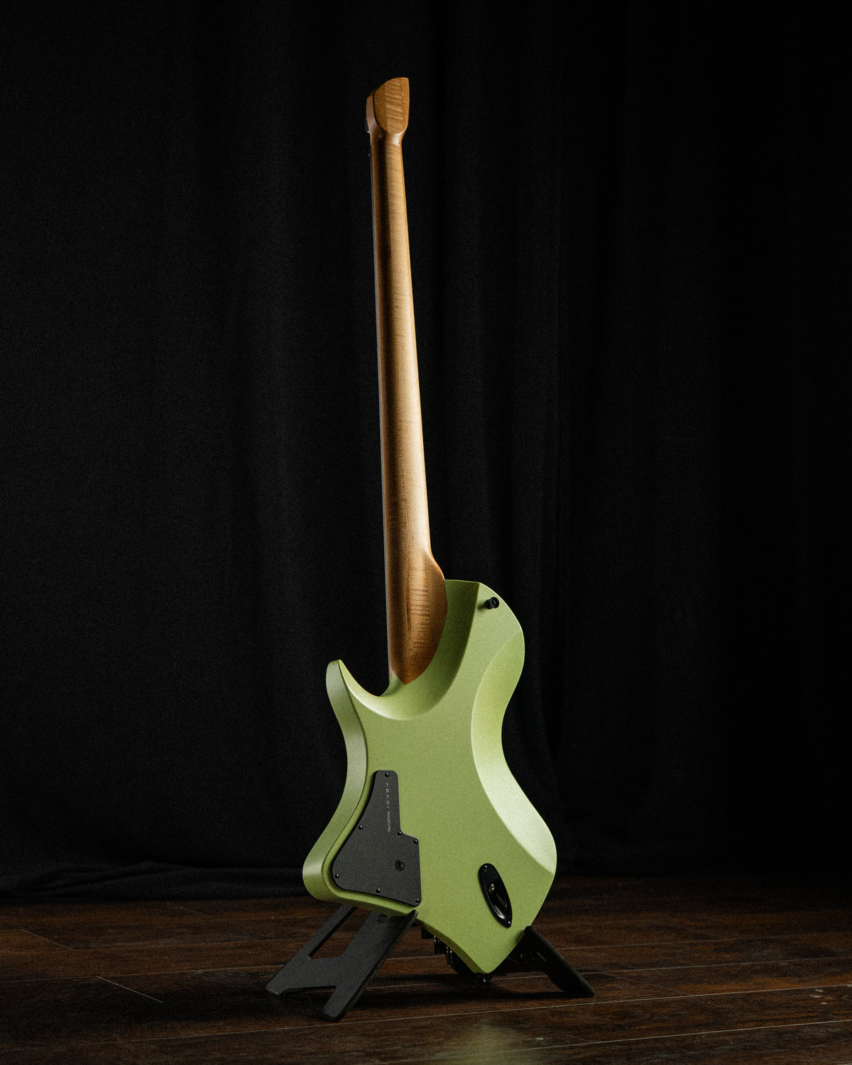 Larada 5 Bass // Master Series // Mint