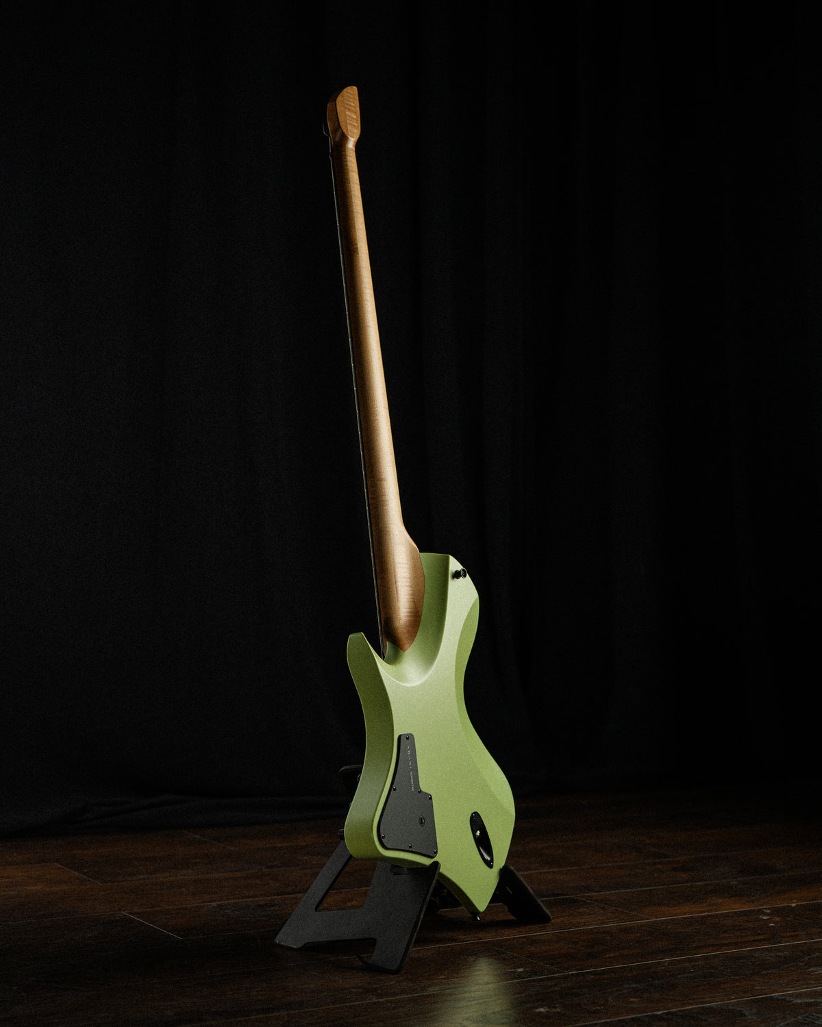 Larada 5 Bass // Master Series // Mint
