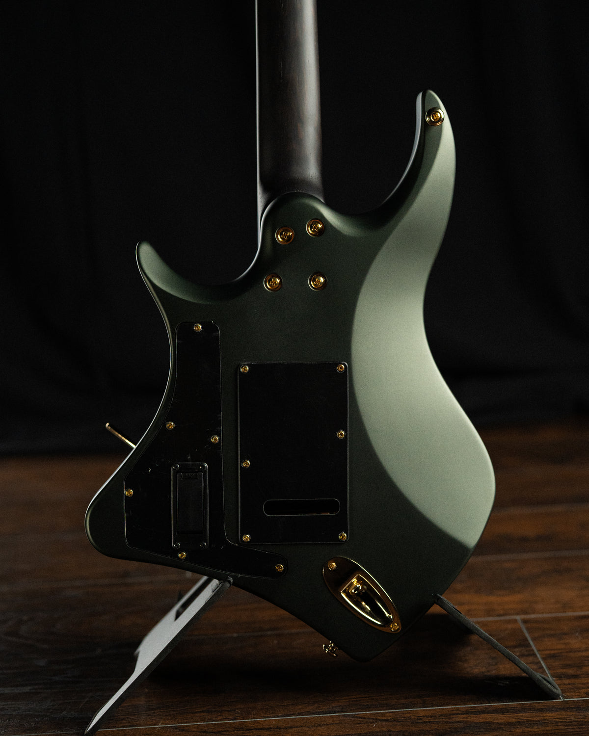 ēmi 6 // Legion // Bell Garden Green