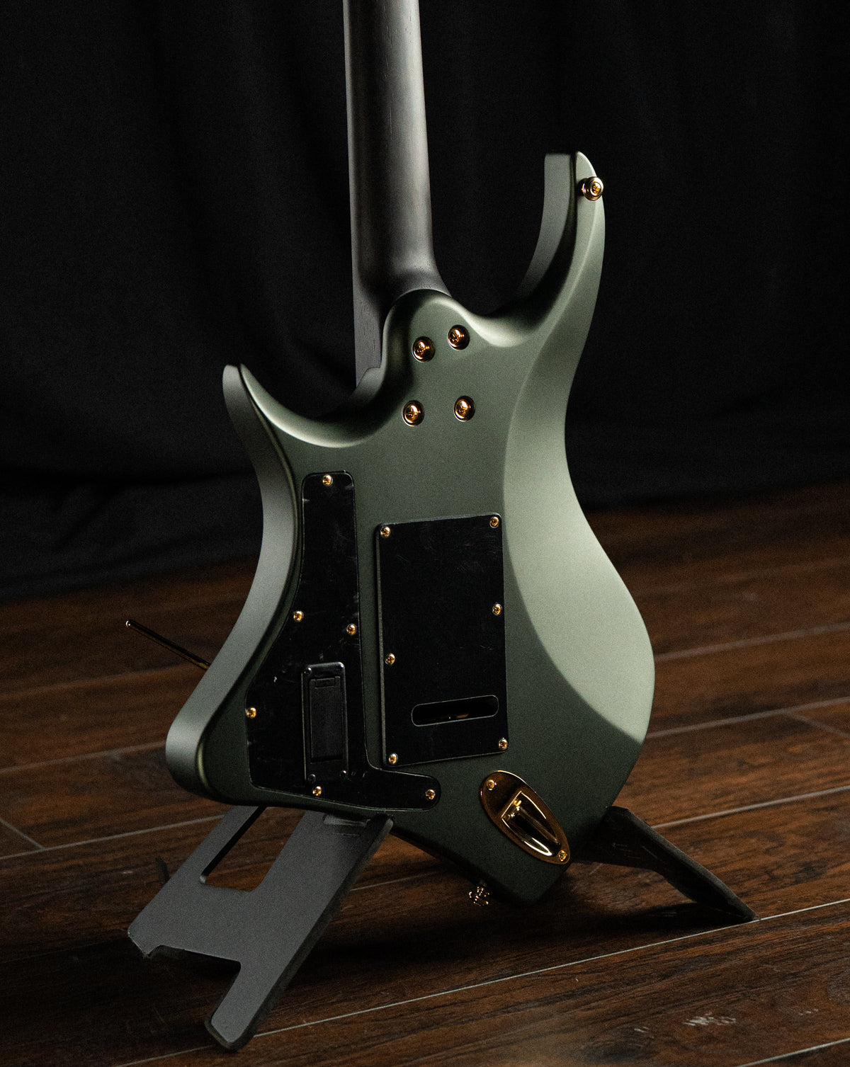 ēmi 6 // Legion // Bell Garden Green