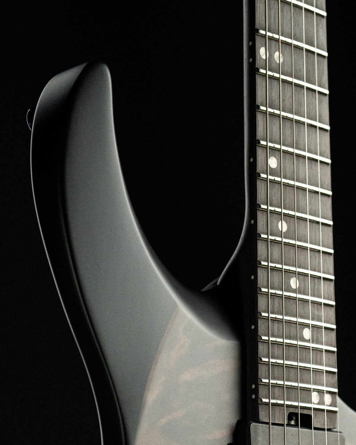 ēmi 6 // Legion // Charcoal Burl