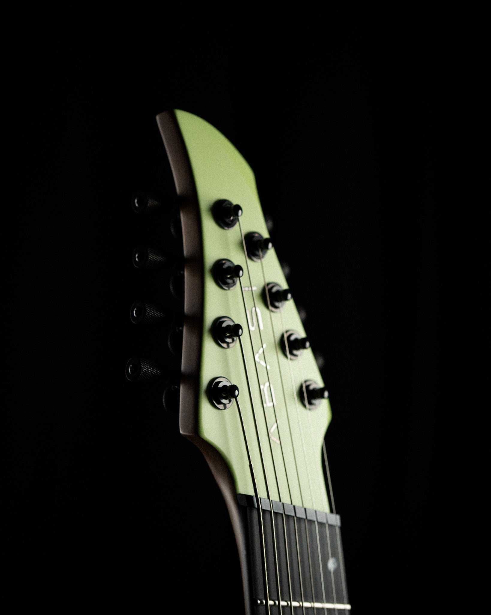 ĒMI 8 // MASTER SERIES // MINT