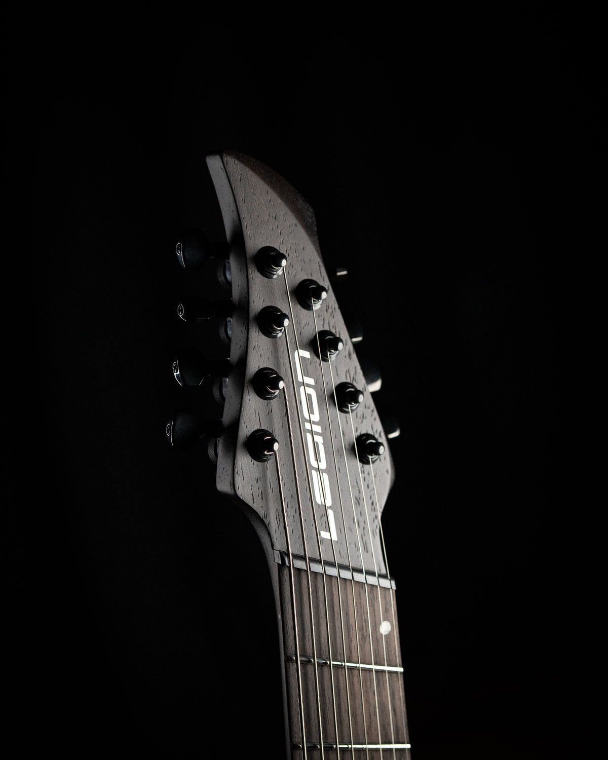 ēmi 8 // Legion // Crimson Metallic