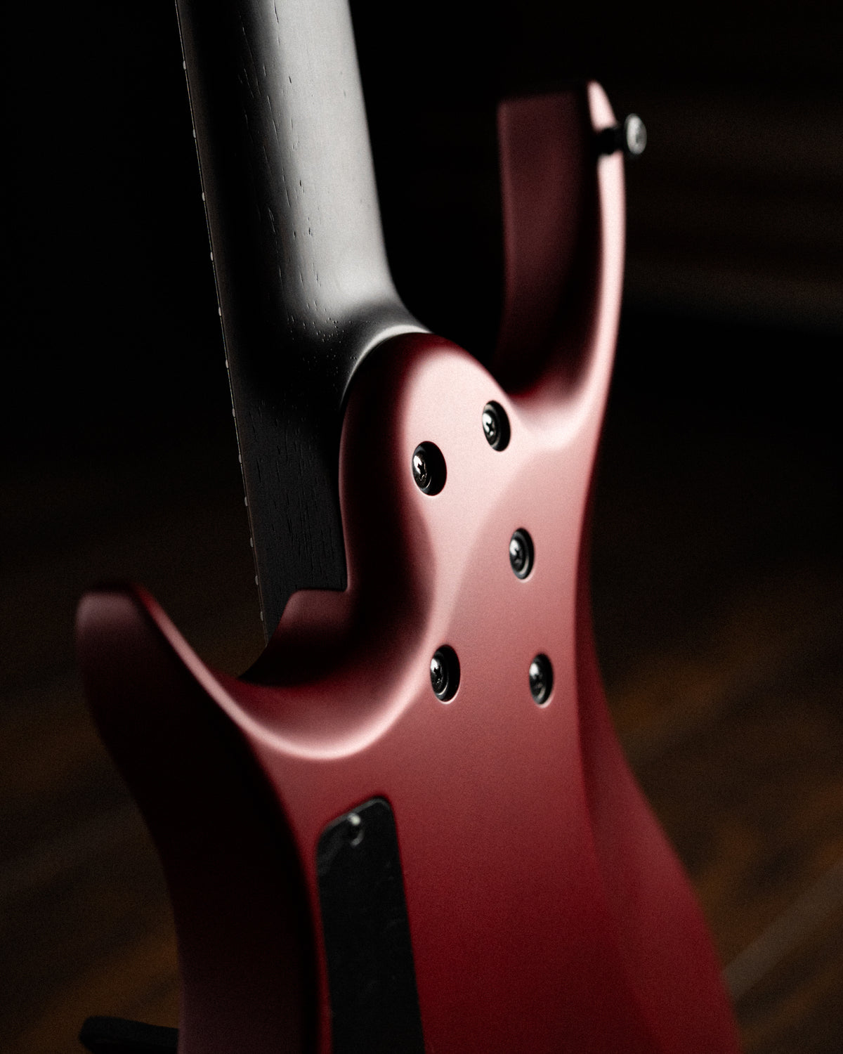 ēmi 8 // Legion // Crimson Metallic