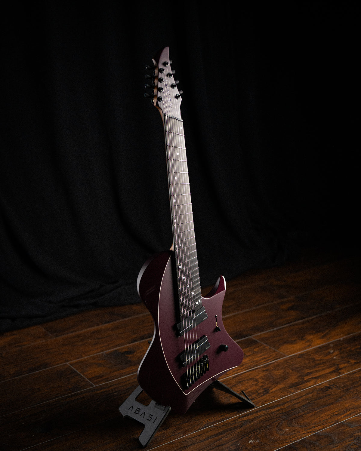 LARADA 8 // Master Series // Aubergine