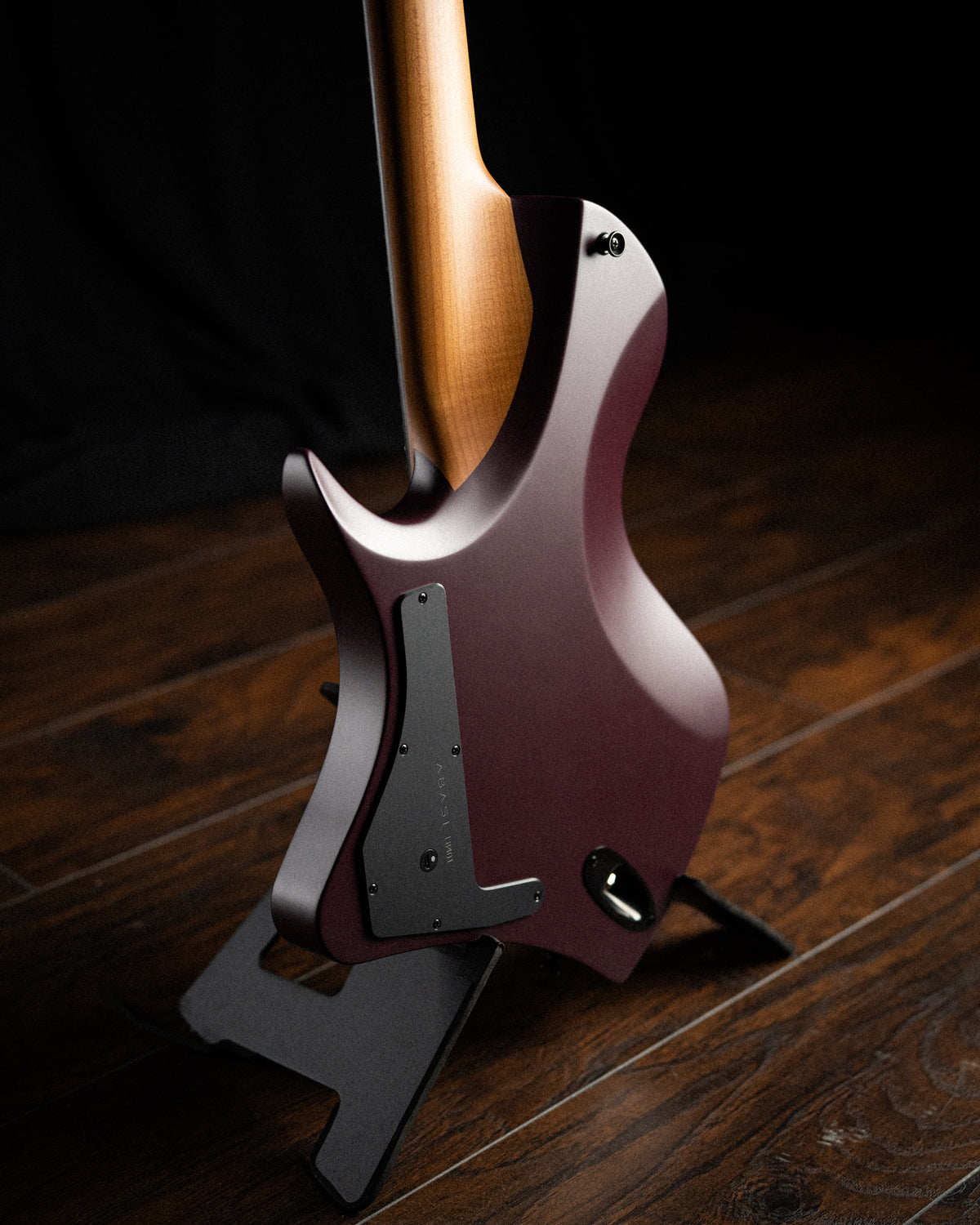 LARADA 8 // Master Series // Aubergine