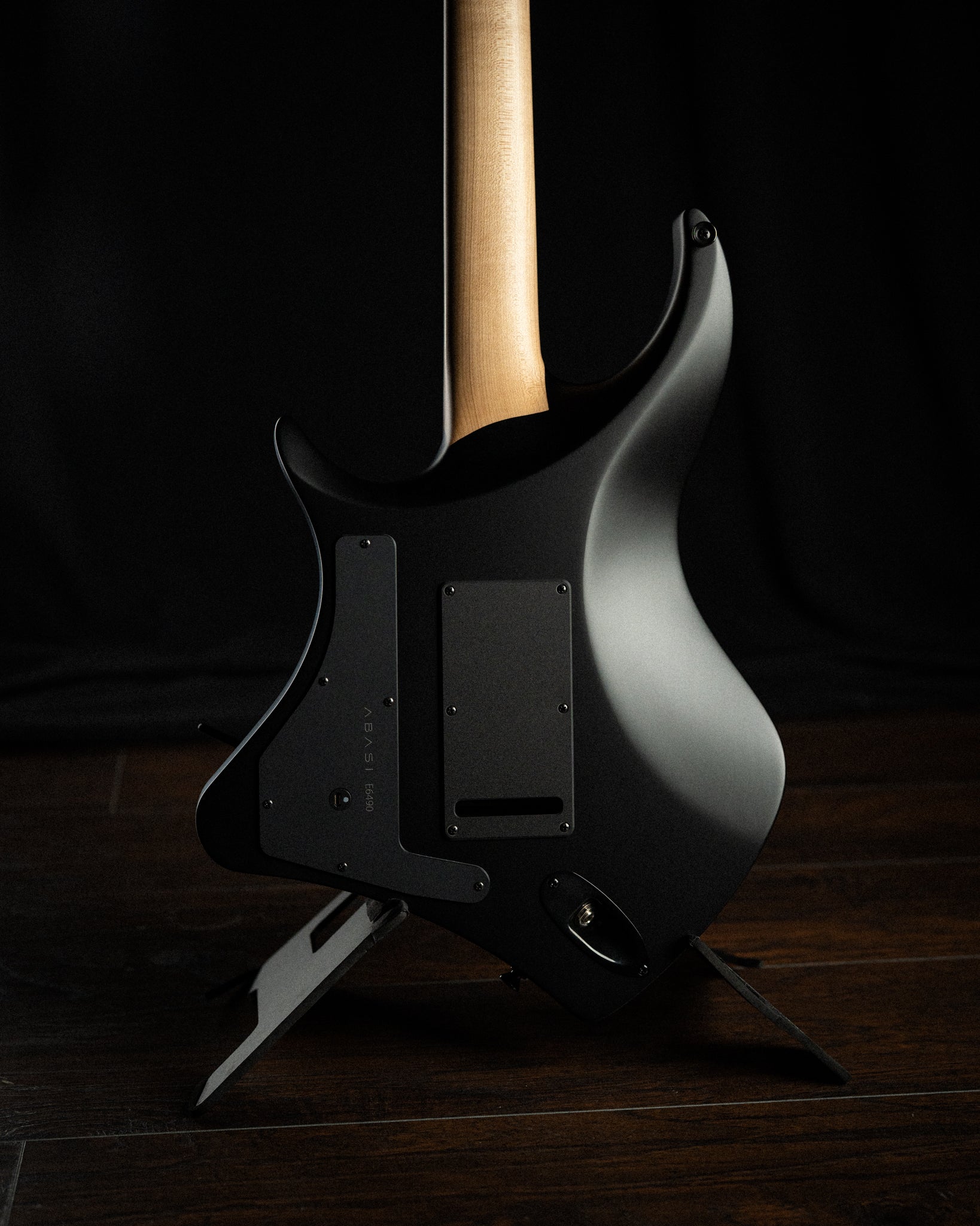 ĒMI 6 // MASTER SERIES // Black