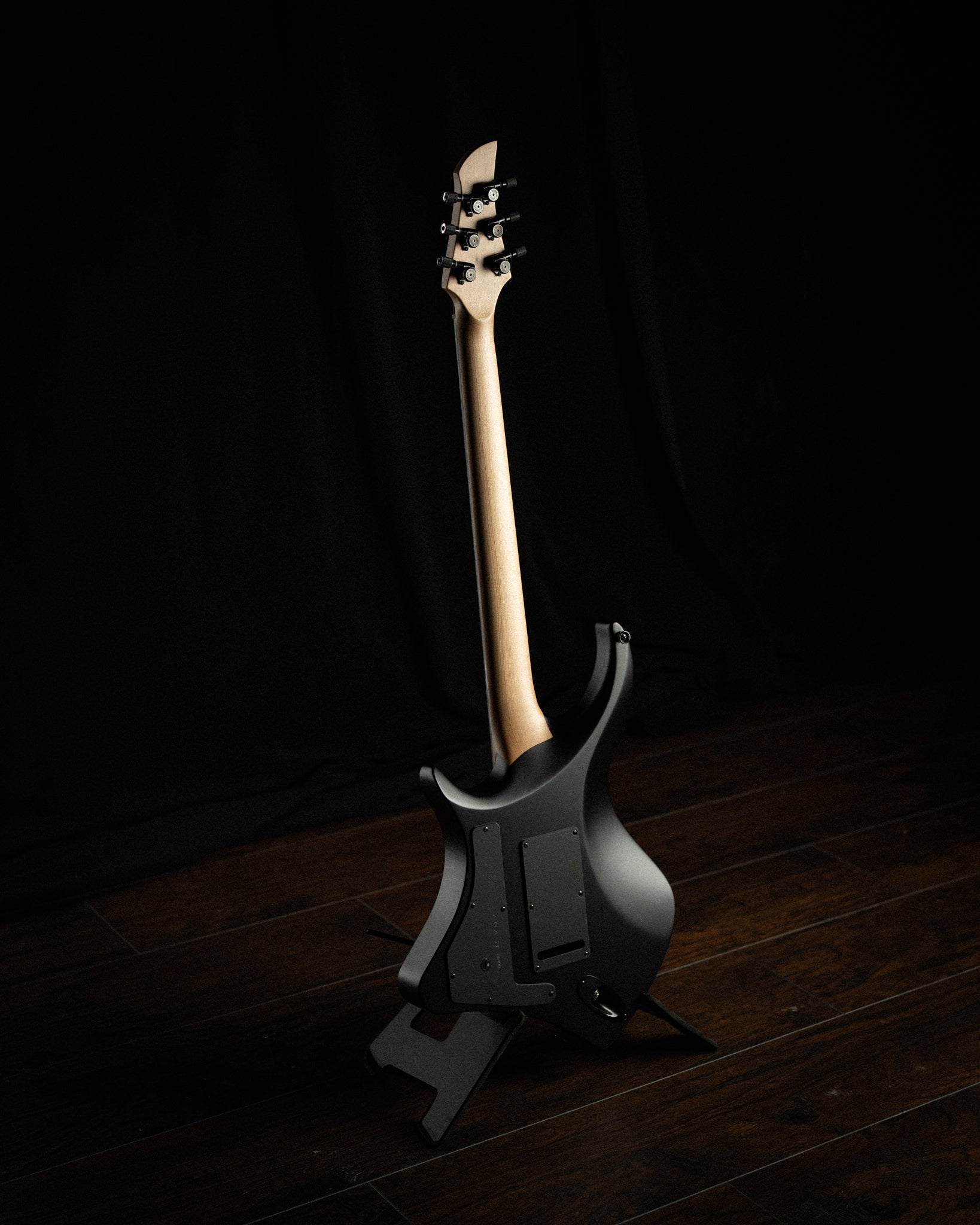 ĒMI 6 // MASTER SERIES // Black