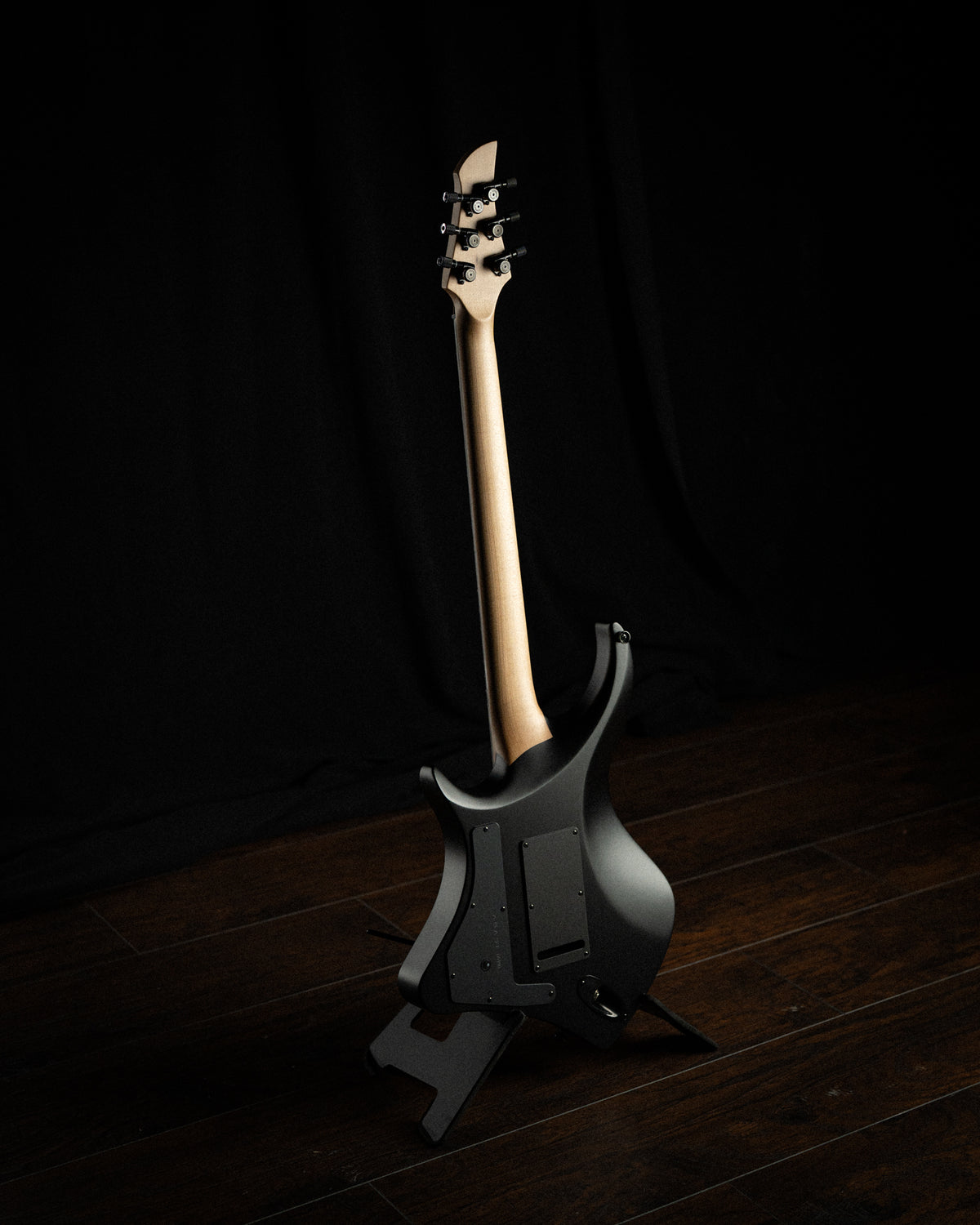 ĒMI 6 // MASTER SERIES // Black