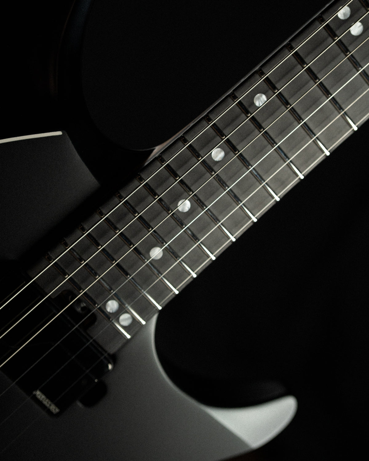 ĒMI 6 // MASTER SERIES // Black