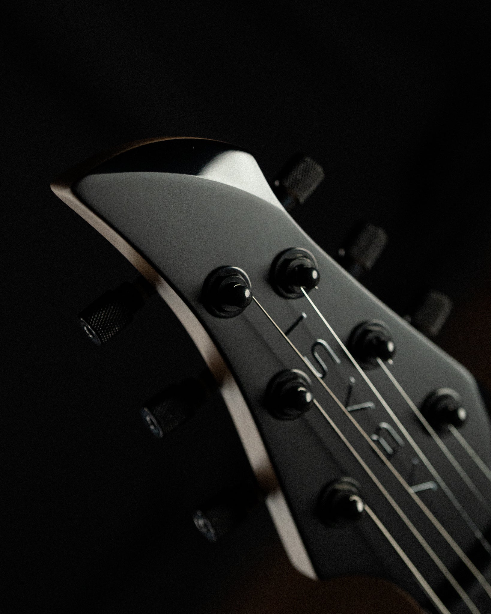 ĒMI 6 // MASTER SERIES // Black