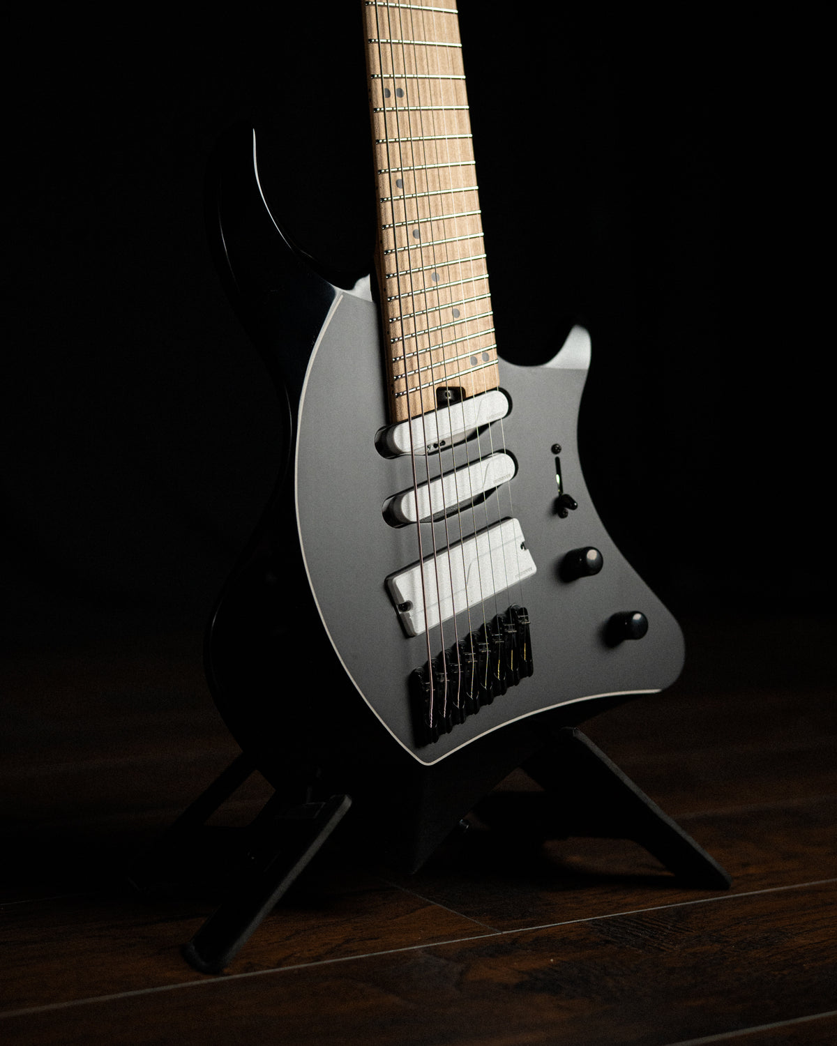 ĒMI 8 // MASTER SERIES // Tuxedo Black