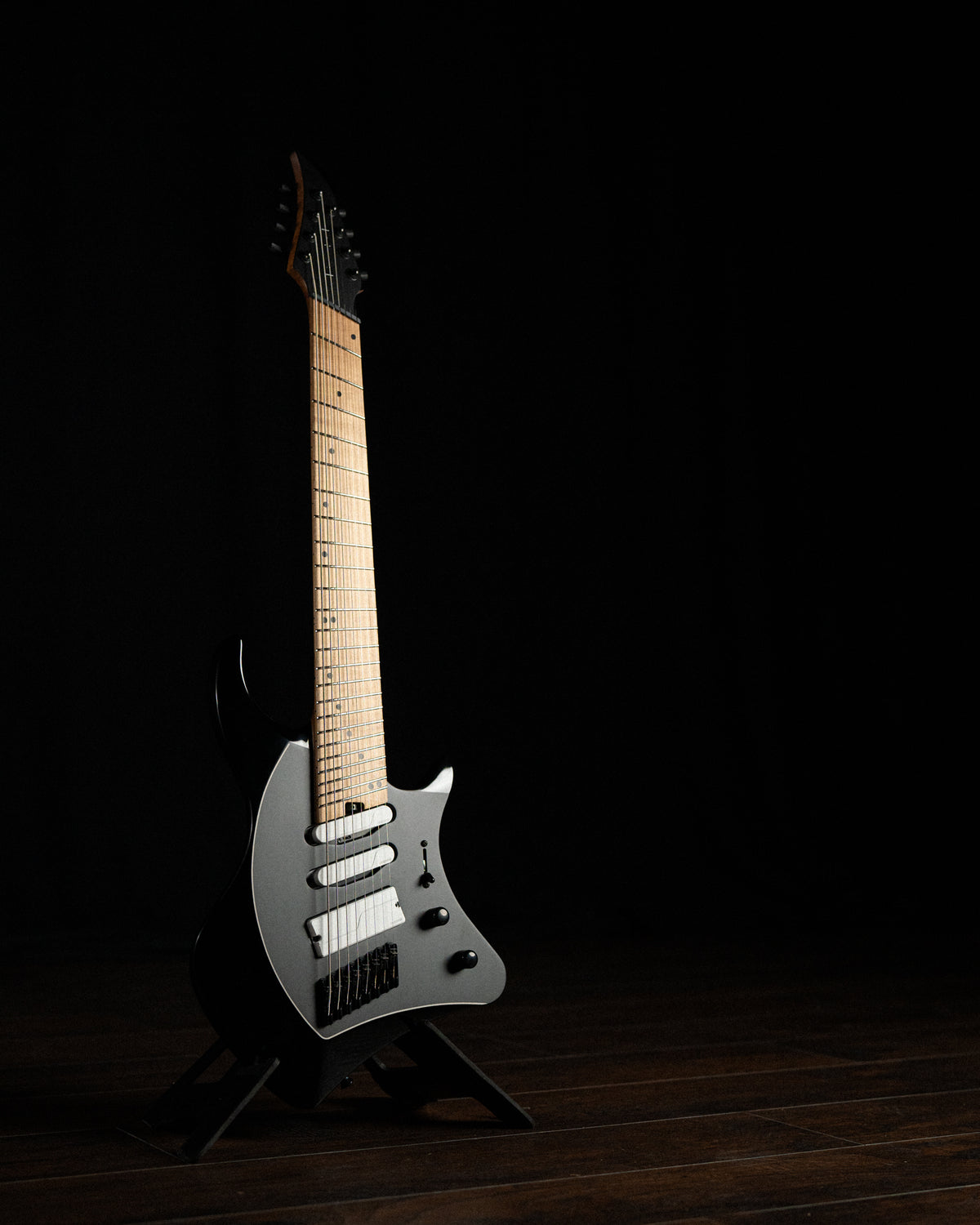 ĒMI 8 // MASTER SERIES // Tuxedo Black