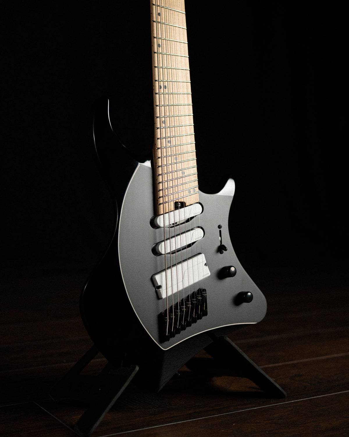 ĒMI 8 // MASTER SERIES // Tuxedo Black