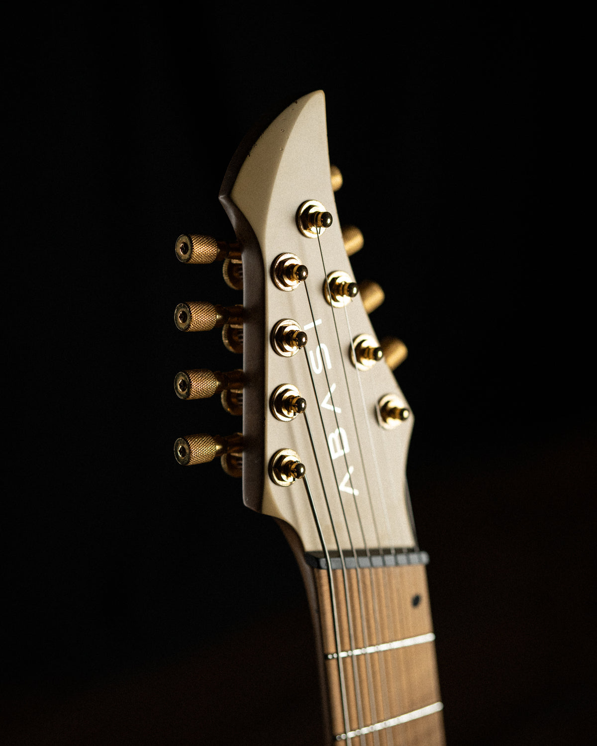 LARADA 8 // Master Series // Latte Relic