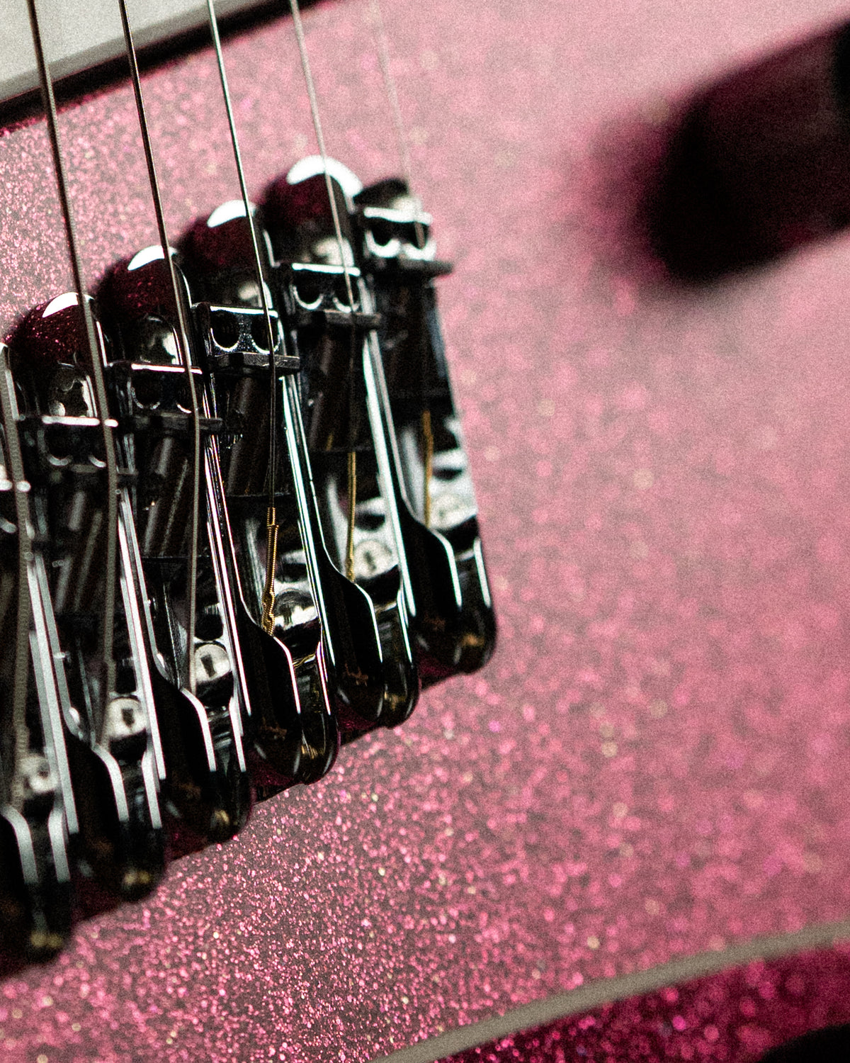 LARADA 8 // Master Series // Rubystone Flake