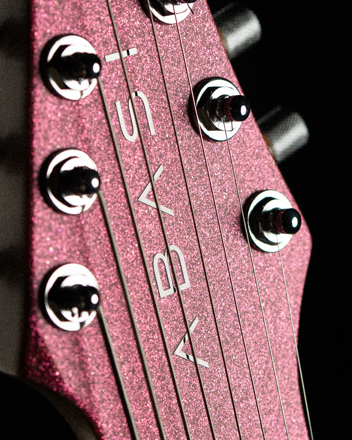 LARADA 8 // Master Series // Rubystone Flake