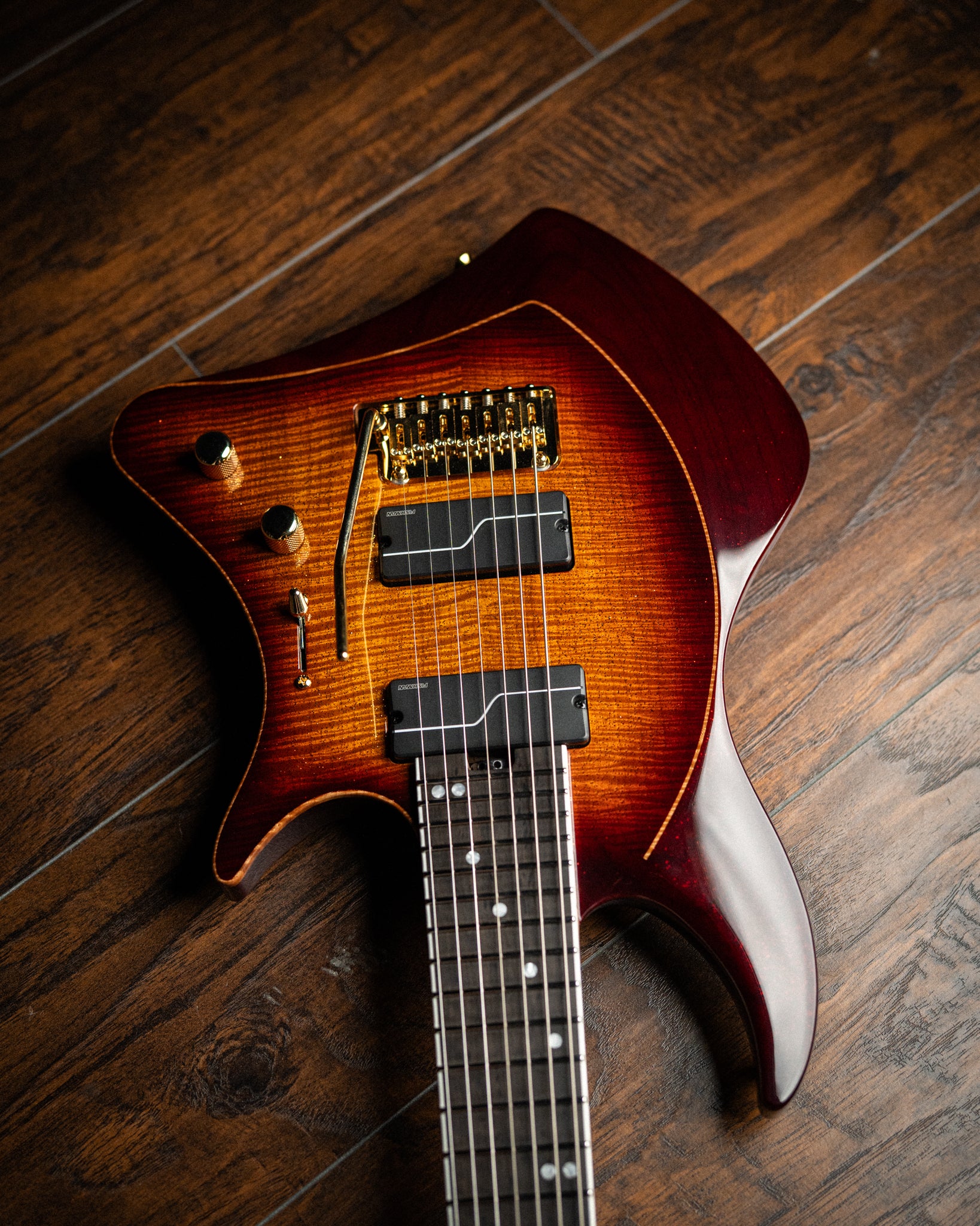 ĒMI 7 // CUSTOM // Autumnburst Goldleaf [Ebony FB]