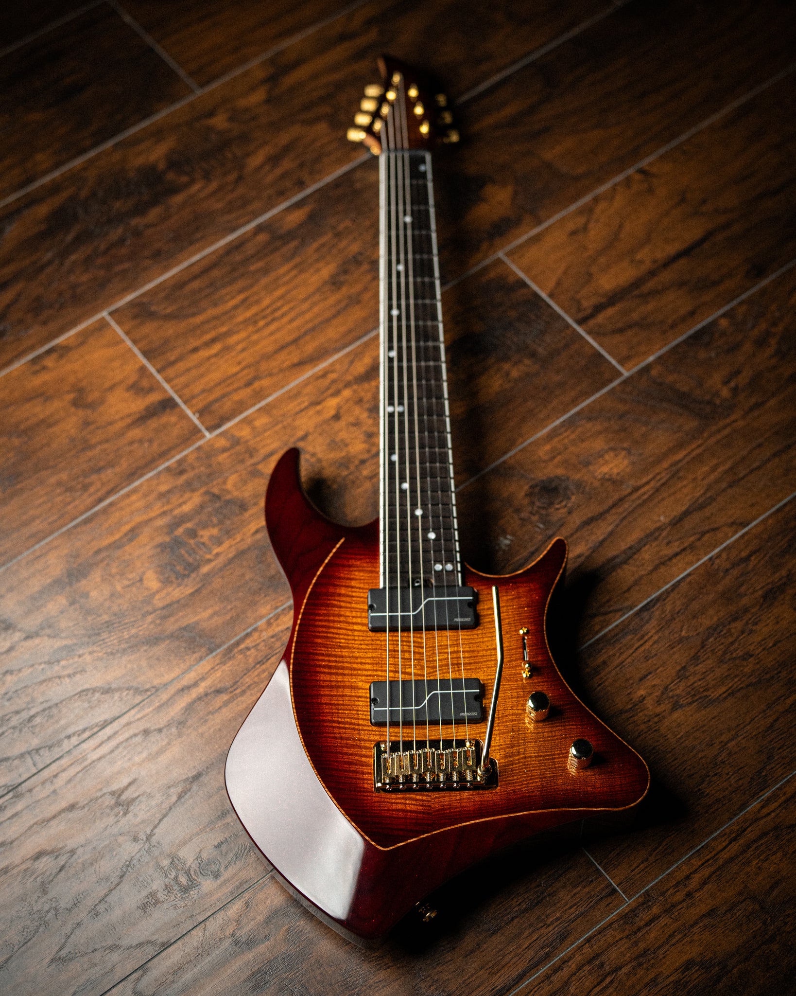 ĒMI 7 // CUSTOM // Autumnburst Goldleaf [Ebony FB]