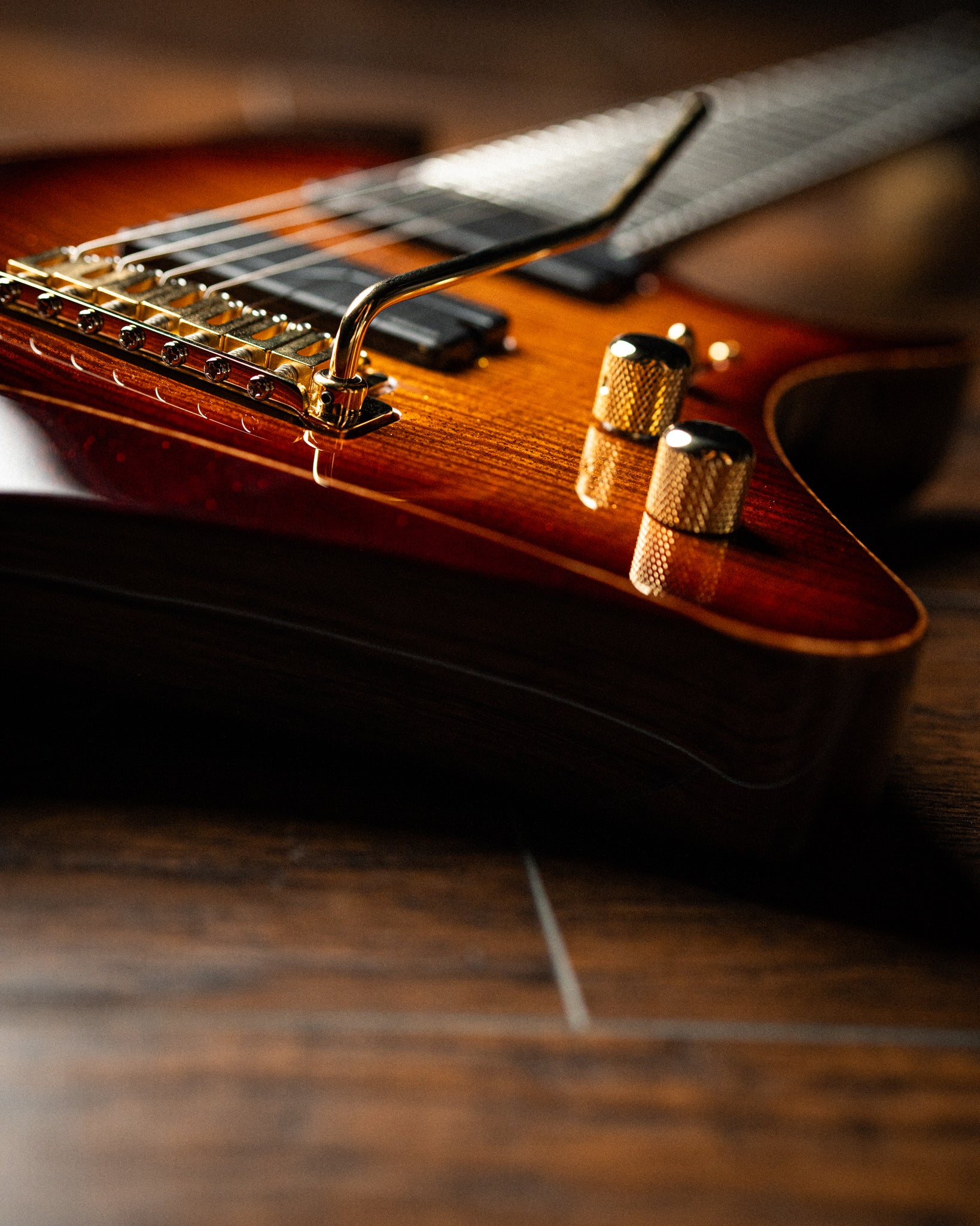 ĒMI 7 // CUSTOM // Autumnburst Goldleaf [Ebony FB]