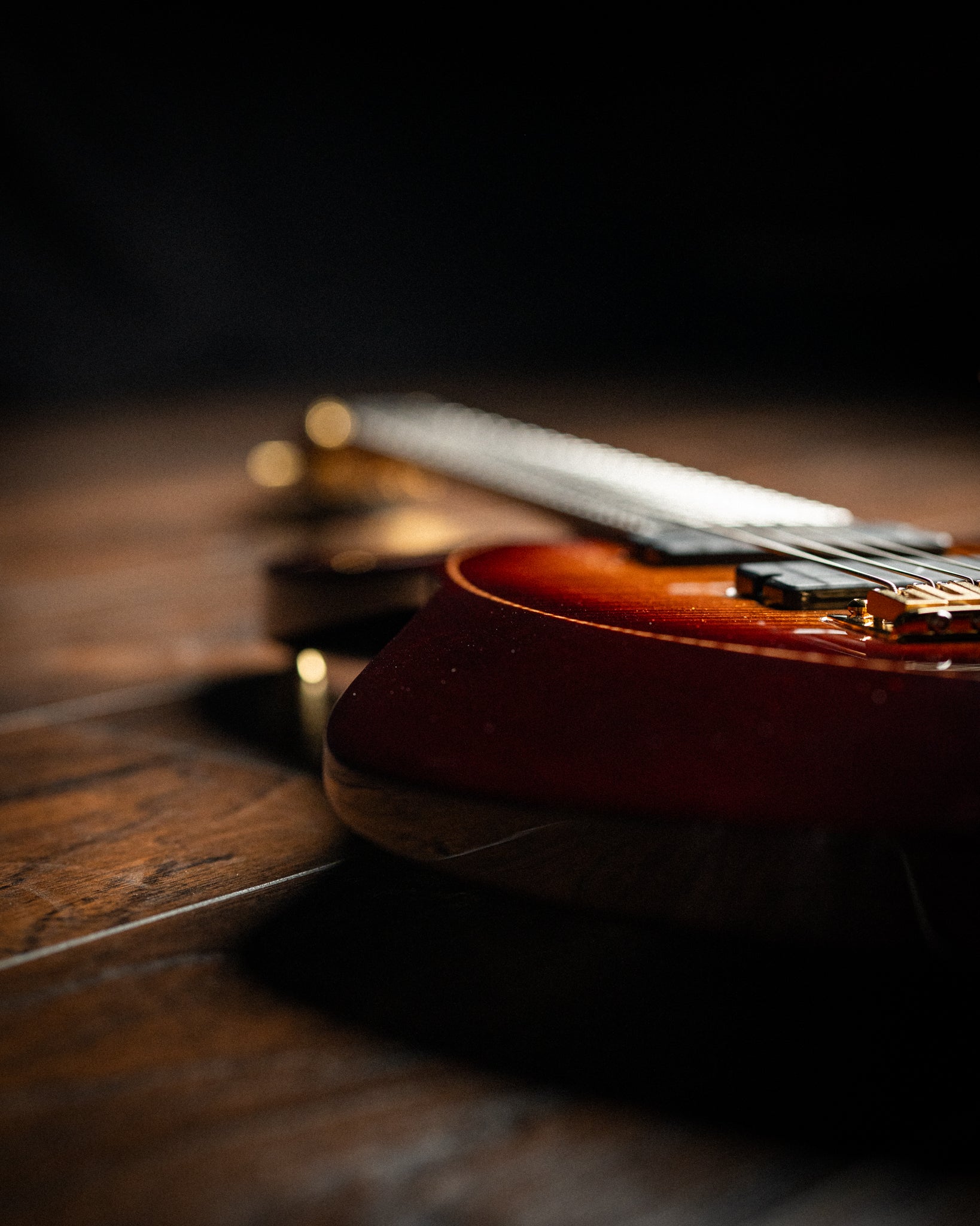 ĒMI 7 // CUSTOM // Autumnburst Goldleaf [Ebony FB]