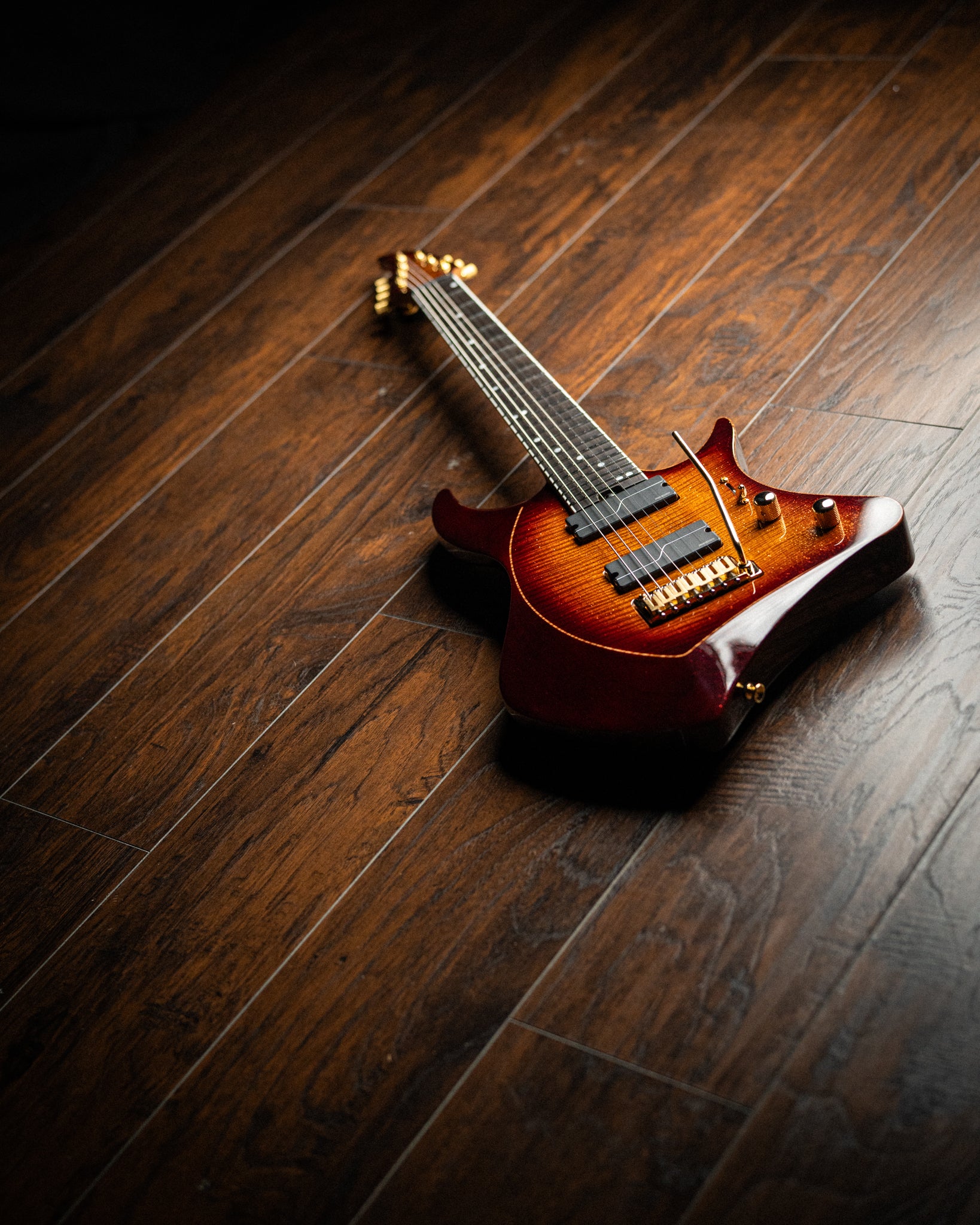 ĒMI 7 // CUSTOM // Autumnburst Goldleaf [Ebony FB]