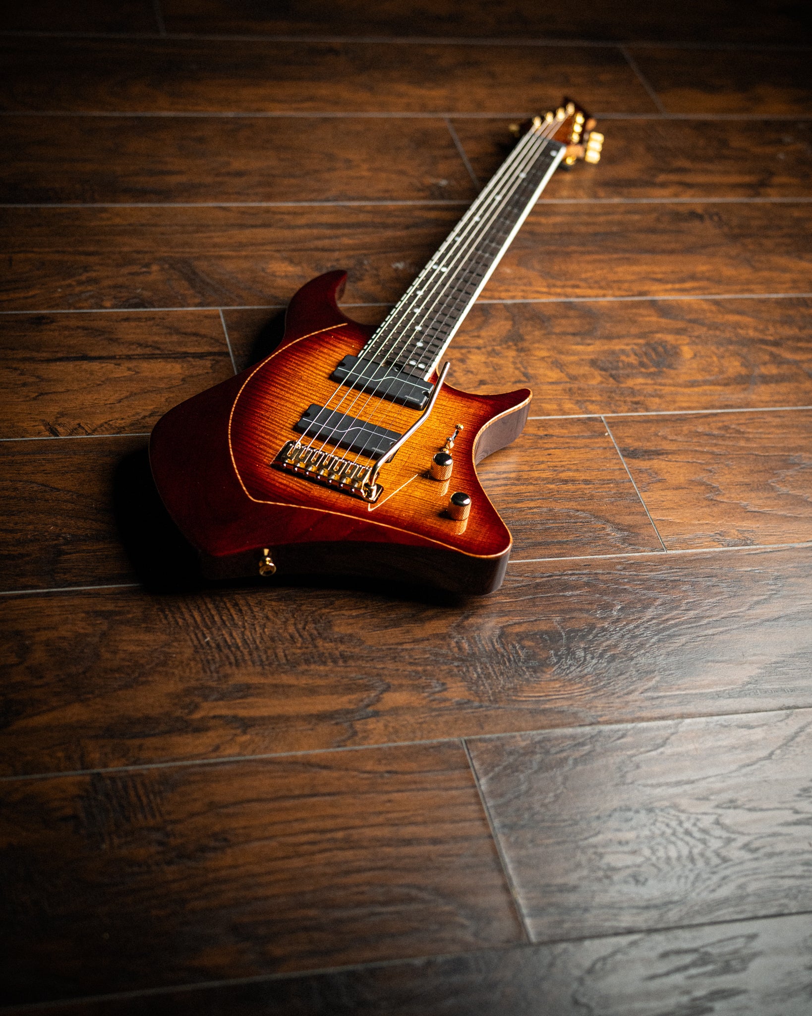 ĒMI 7 // CUSTOM // Autumnburst Goldleaf [Ebony FB]