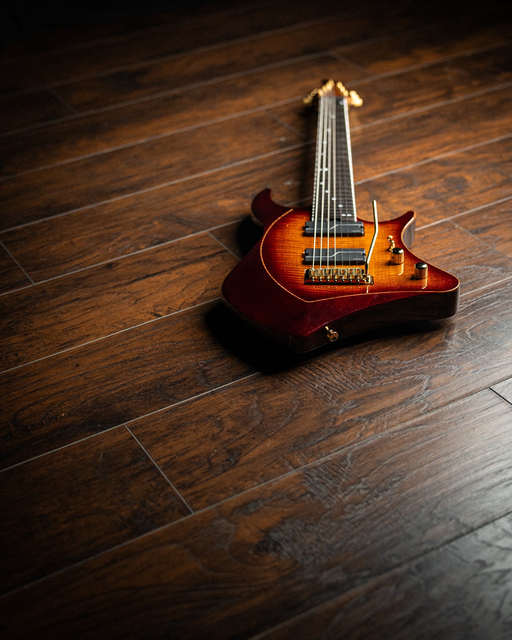 ĒMI 7 // CUSTOM // Autumnburst Goldleaf [Ebony FB]