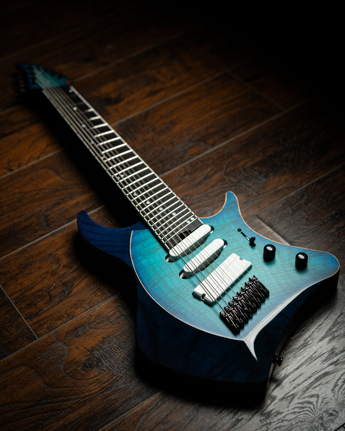 ĒMI 8 // CUSTOM // Oceanburst [Ebony FB]